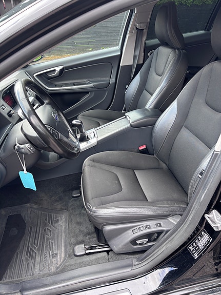 Volvo V60 Cross Country 6 of 9