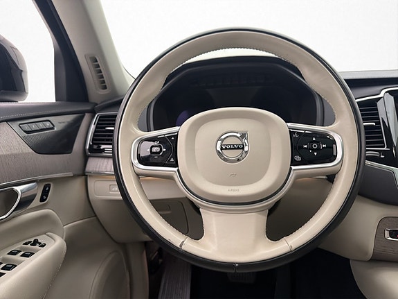 Volvo XC90 17 of 30