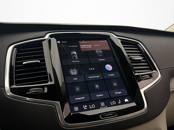 Volvo XC90 30 of 30
