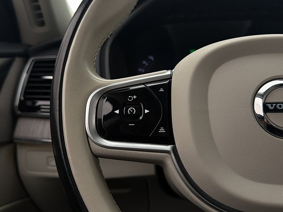 Volvo XC90 18 of 30