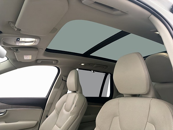 Volvo XC90 14 of 30