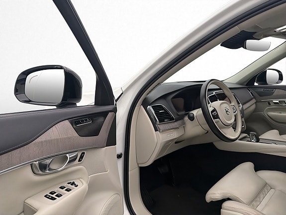 Volvo XC90 12 of 30