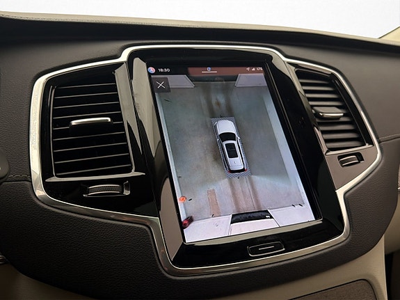 Volvo XC90 24 of 30