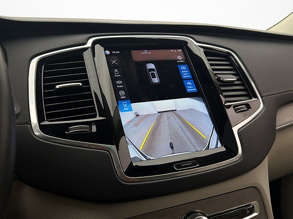 Volvo XC90 25 of 30