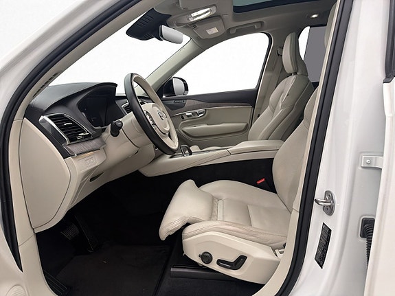 Volvo XC90 13 of 30