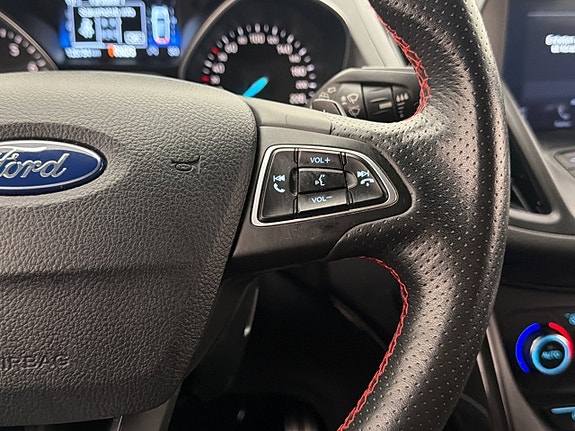 Ford Kuga 17 of 30