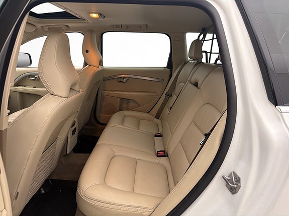 Volvo XC70 27 of 30