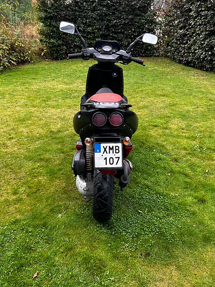 Aprilia SR50 3 of 4