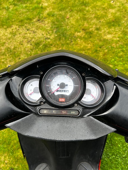 Aprilia SR50 4 of 4
