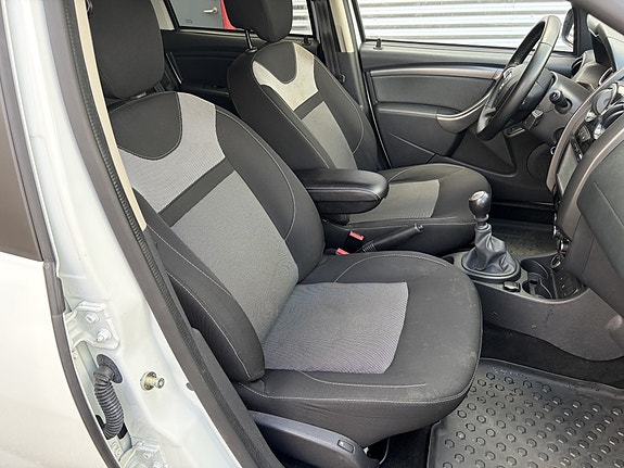 Dacia Duster 8 of 13