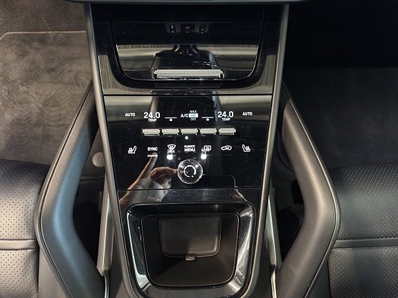 Porsche Cayenne 23 of 29