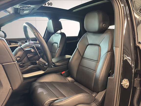 Porsche Cayenne 10 of 29