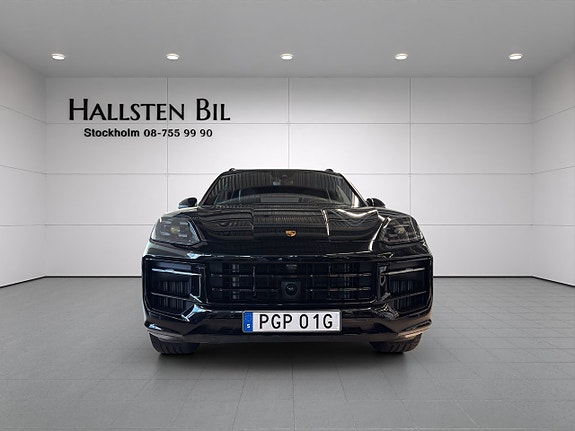 Porsche Cayenne 3 of 29