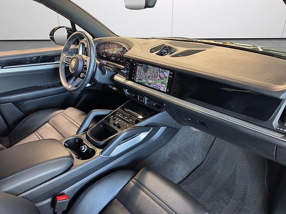 Porsche Cayenne 13 of 29