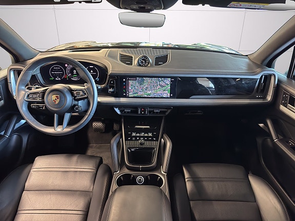 Porsche Cayenne 16 of 29