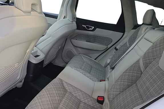 Volvo XC60 13 of 24