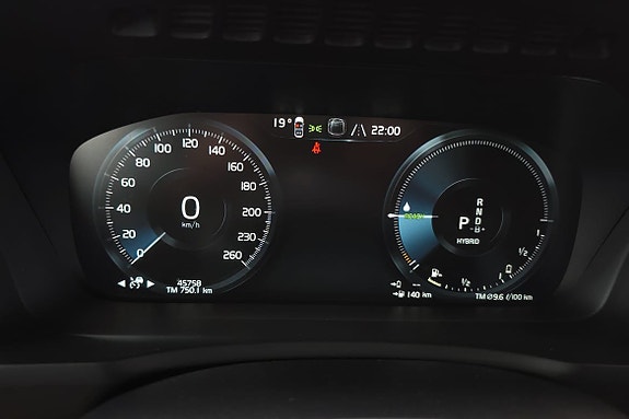 Volvo XC90 16 of 25
