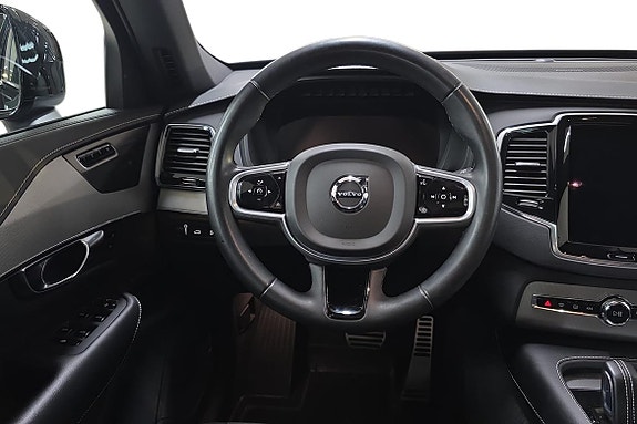 Volvo XC90 11 of 25