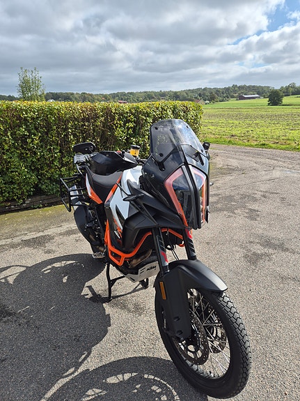 KTM 1290 Super Adventure 3 of 8