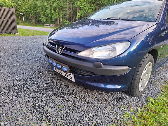 Peugeot 206 2 of 5