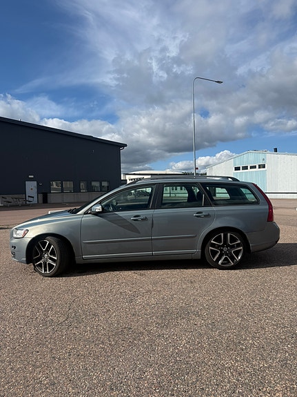 Volvo V50 2 of 8