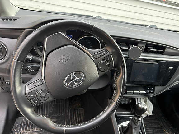 Toyota Auris 5 of 5