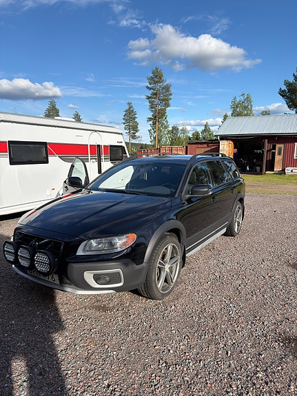 Volvo XC70 2 of 12