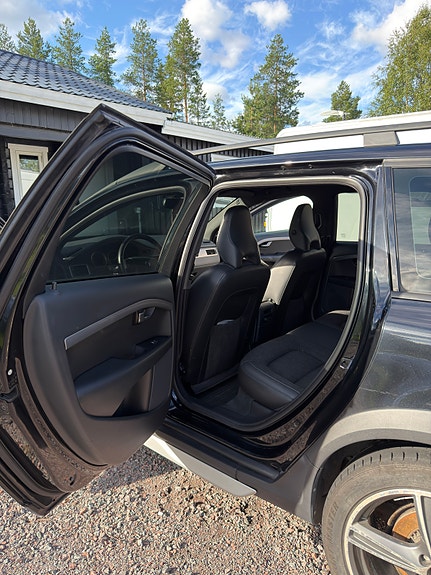 Volvo XC70 9 of 12