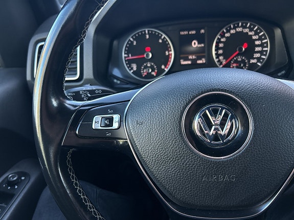 Volkswagen Amarok 24 of 26