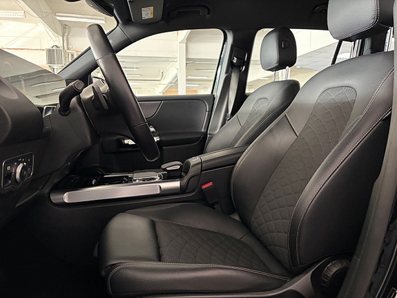 Mercedes-Benz GLB200 6 of 13