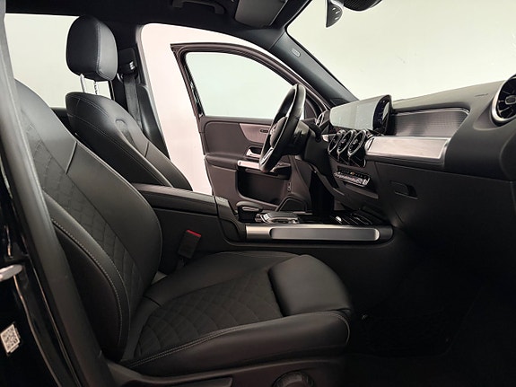 Mercedes-Benz GLB200 7 of 13