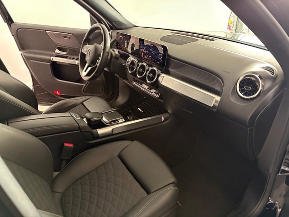 Mercedes-Benz GLB200 5 of 13
