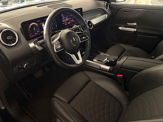 Mercedes-Benz GLB200 4 of 13
