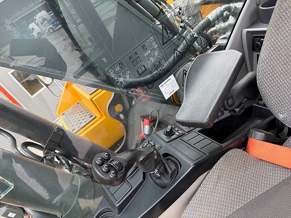 Volvo EC 250 EL 16 of 19