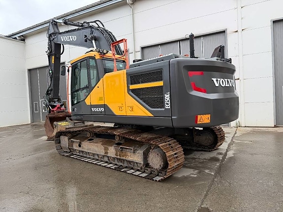 Volvo EC 250 EL 3 of 19