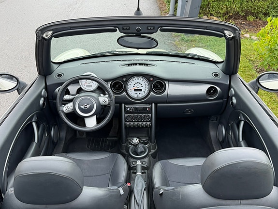 MINI Cooper 4 of 5