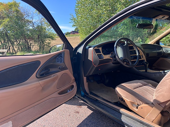 Ford Thunderbird 14 of 23