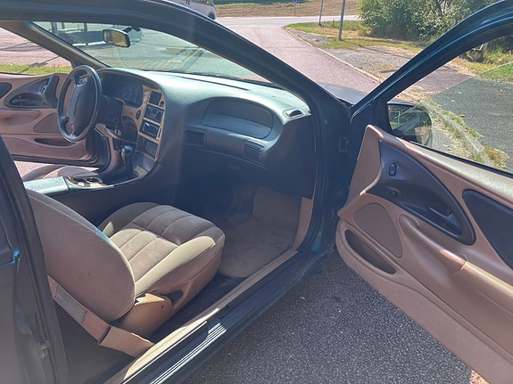 Ford Thunderbird 18 of 23