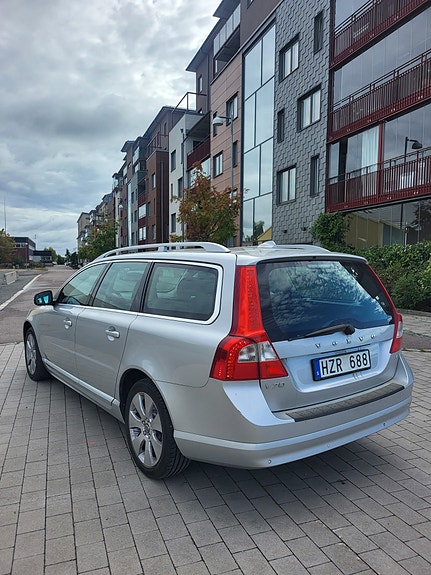 Volvo V70 3 of 6