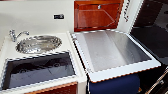 Aquador 23 HT – 2007 med MerCruiser 5.0 MPI 260 hk 9 of 13