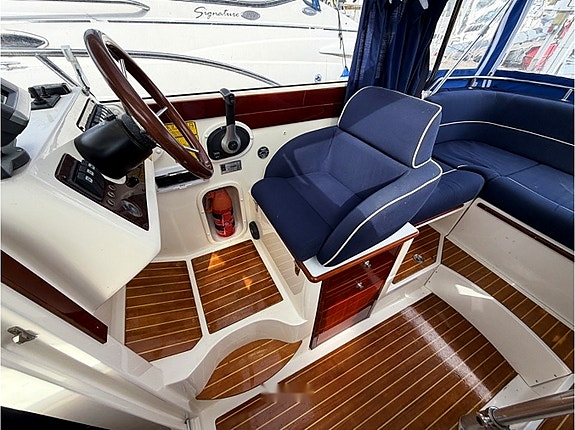 Aquador 23 HT – 2007 med MerCruiser 5.0 MPI 260 hk 6 of 13