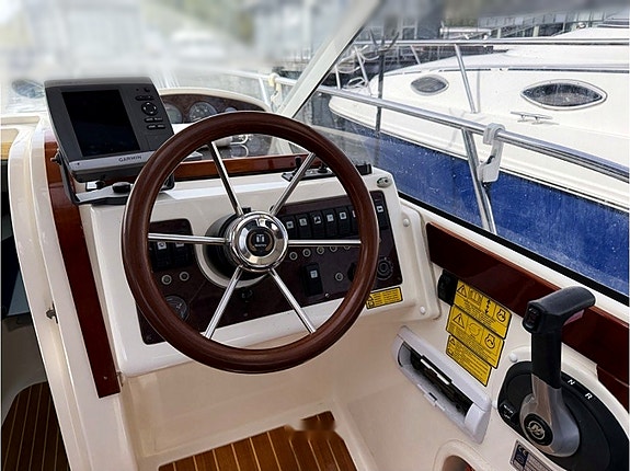 Aquador 23 HT – 2007 med MerCruiser 5.0 MPI 260 hk 7 of 13