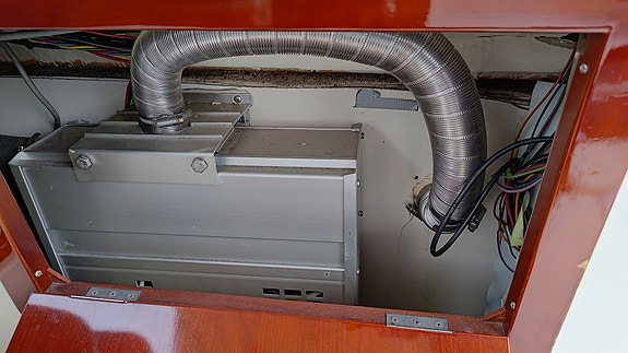 Aquador 23 HT – 2007 med MerCruiser 5.0 MPI 260 hk 12 of 13