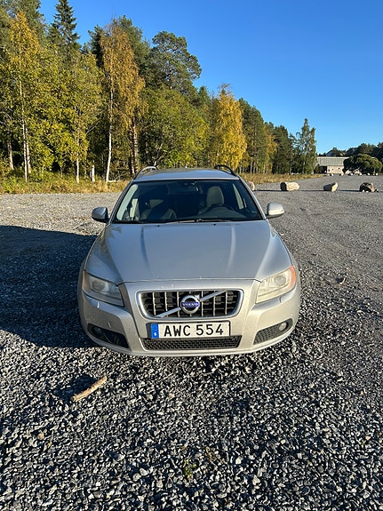 Volvo V70 2 of 12