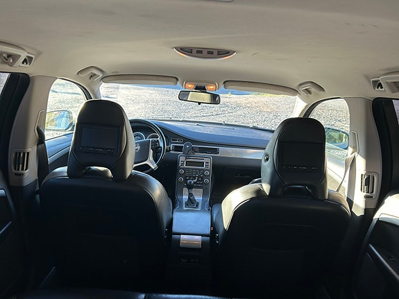 Volvo V70 9 of 12
