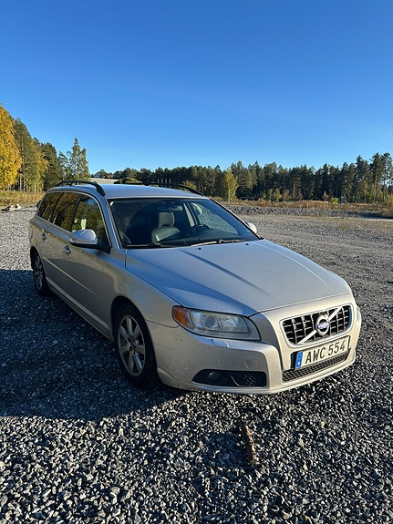 Volvo V70 3 of 12