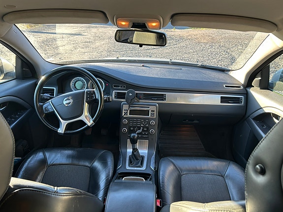 Volvo V70 8 of 12