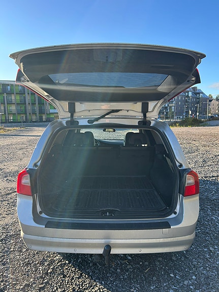 Volvo V70 11 of 12