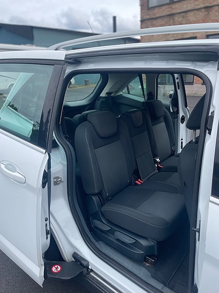 Ford Grand C-MAX 4 of 8
