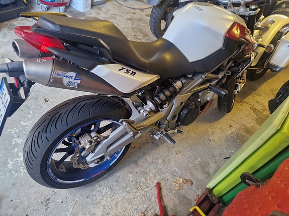 Aprilia Shiver 750 3 of 12